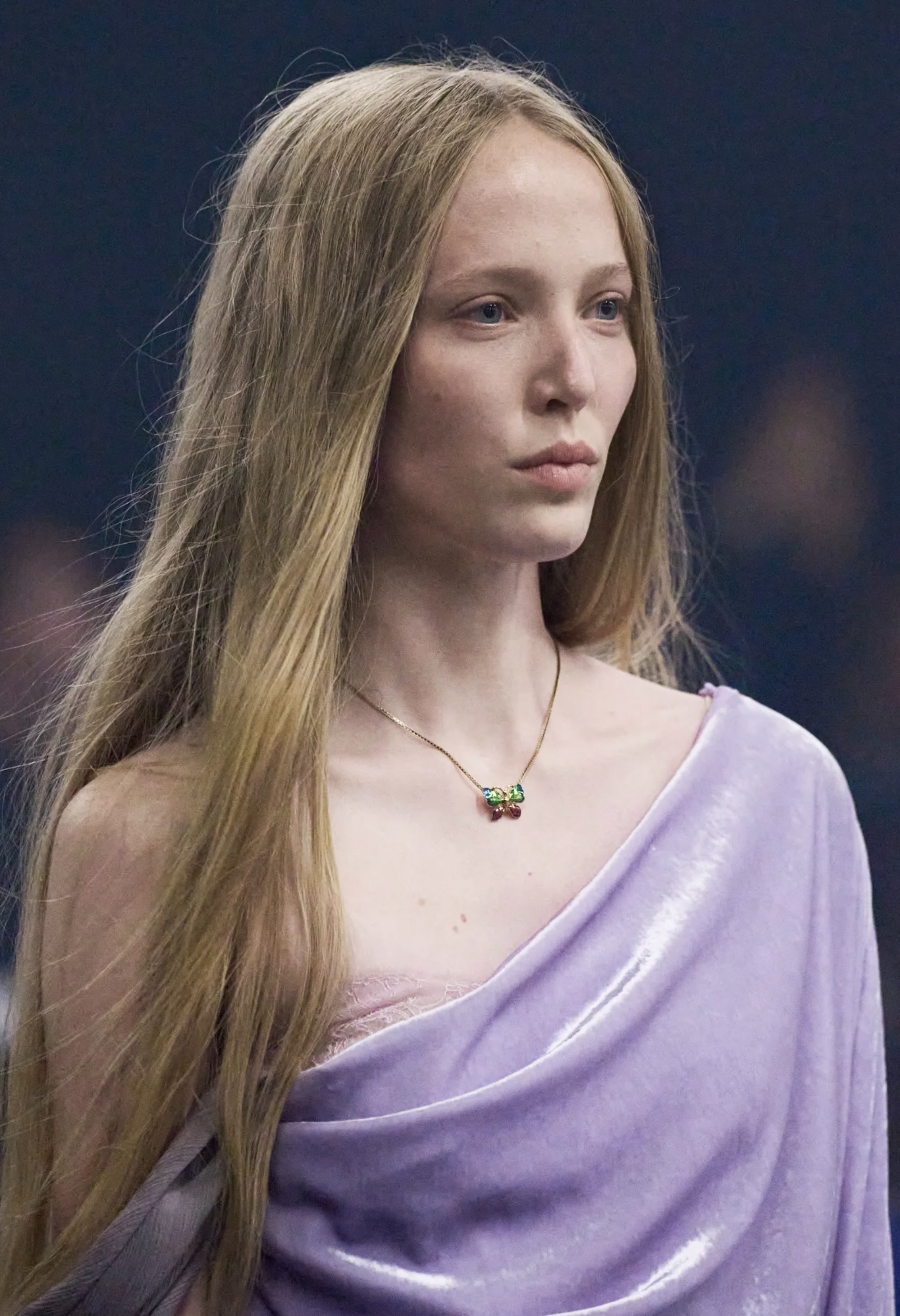 Все оттенки розового и неконвенциональные челки: бьюти-тренды Недели моды в Париже (фото 22)