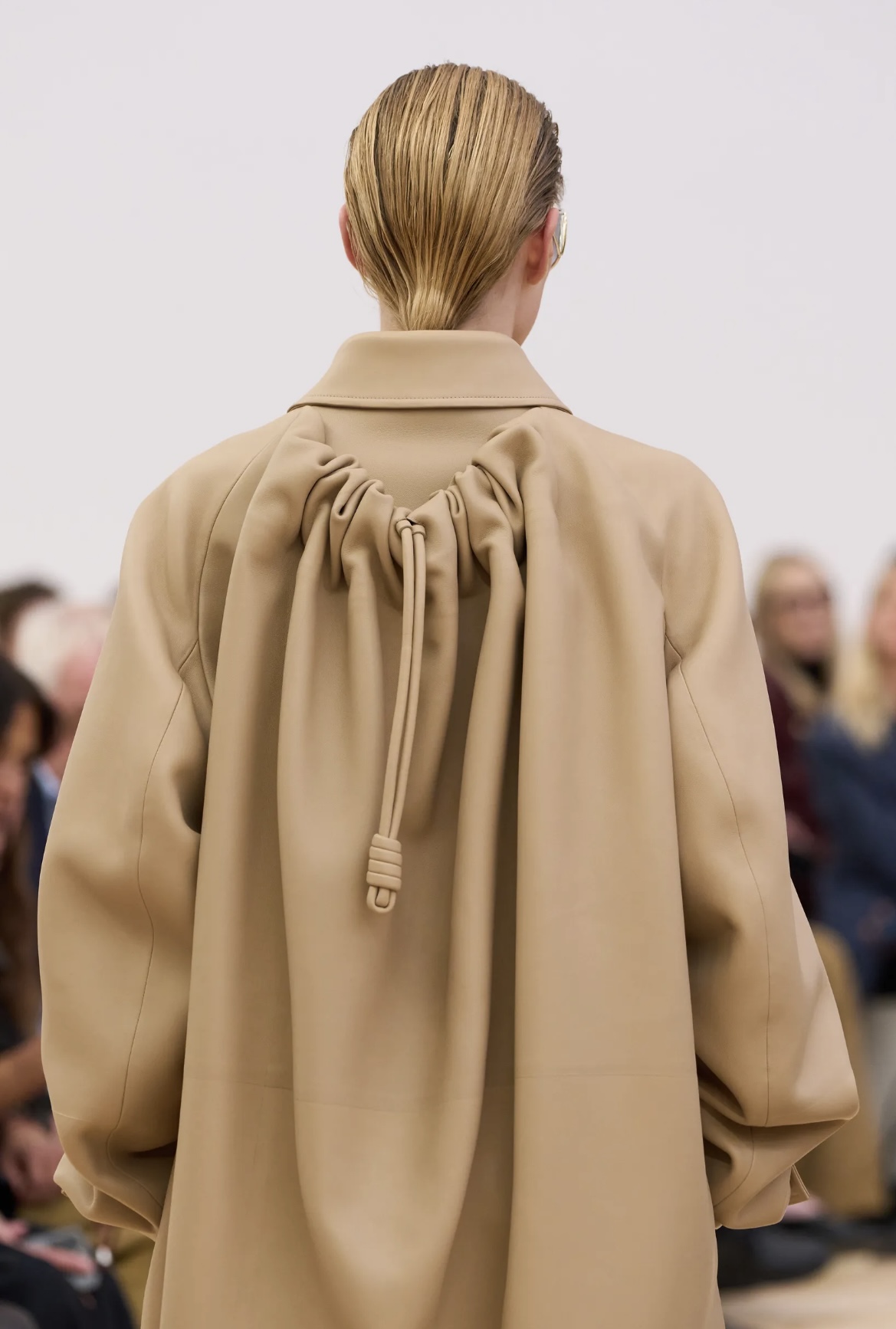 Все оттенки розового и неконвенциональные челки: бьюти-тренды Недели моды в Париже (фото 26)