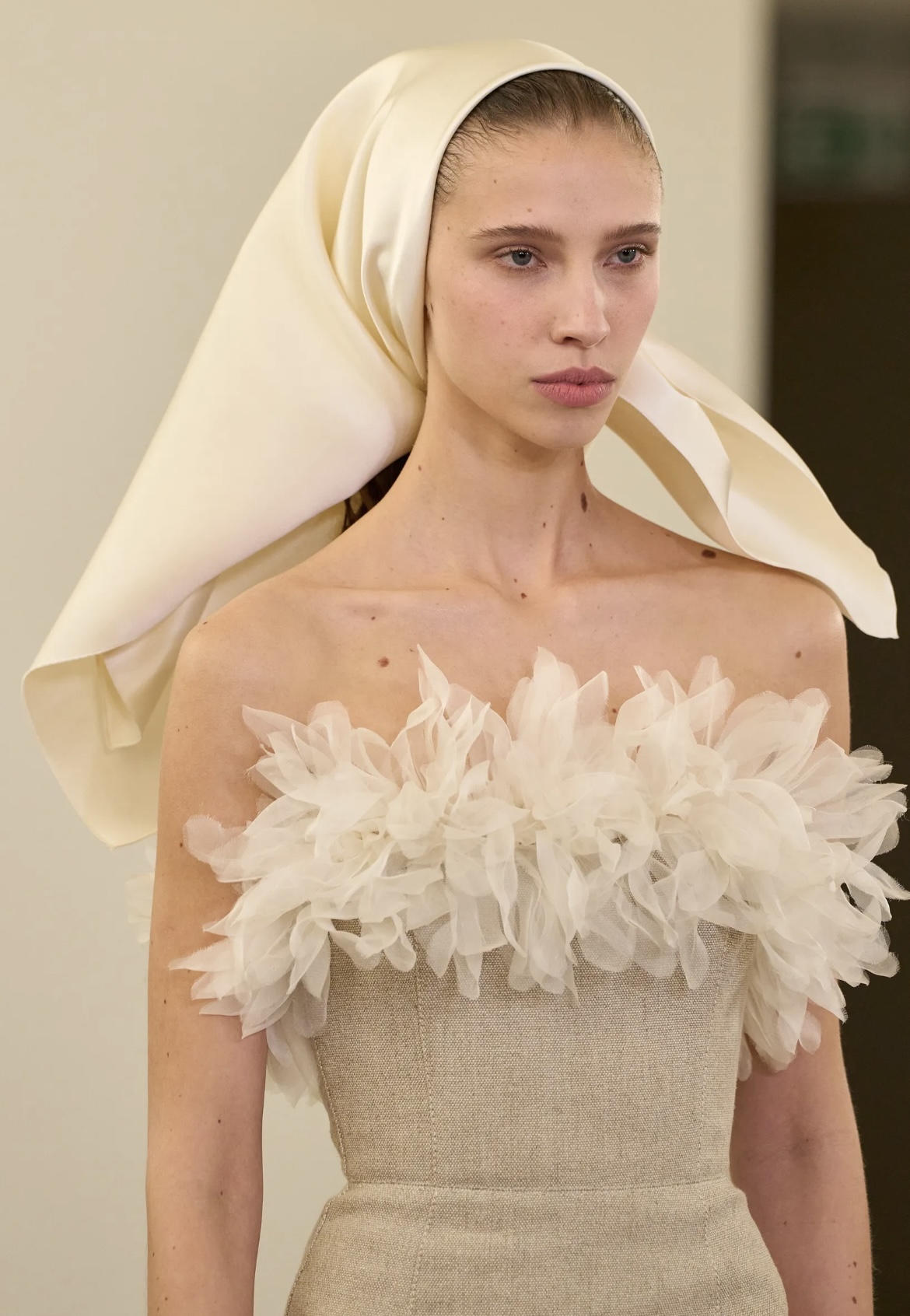 Все оттенки розового и неконвенциональные челки: бьюти-тренды Недели моды в Париже (фото 27)