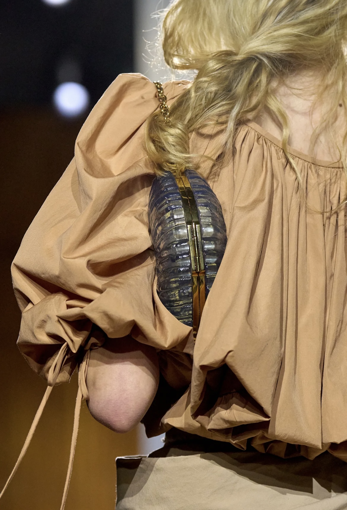 Все оттенки розового и неконвенциональные челки: бьюти-тренды Недели моды в Париже (фото 29)