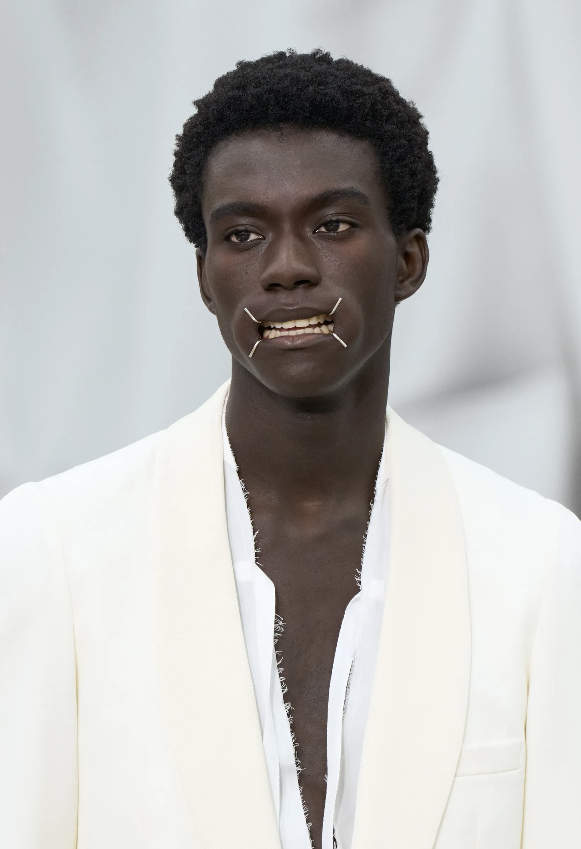 Все оттенки розового и неконвенциональные челки: бьюти-тренды Недели моды в Париже (фото 33)