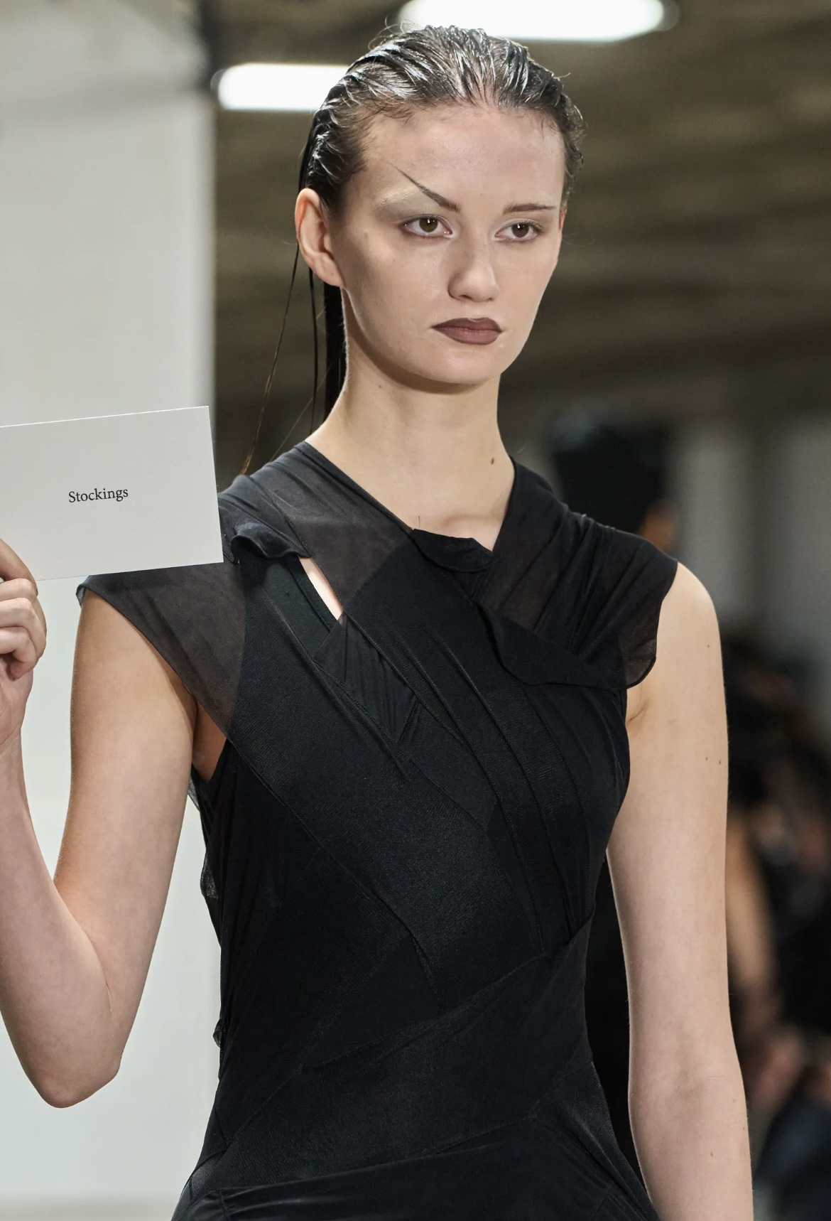 Все оттенки розового и неконвенциональные челки: бьюти-тренды Недели моды в Париже (фото 32)