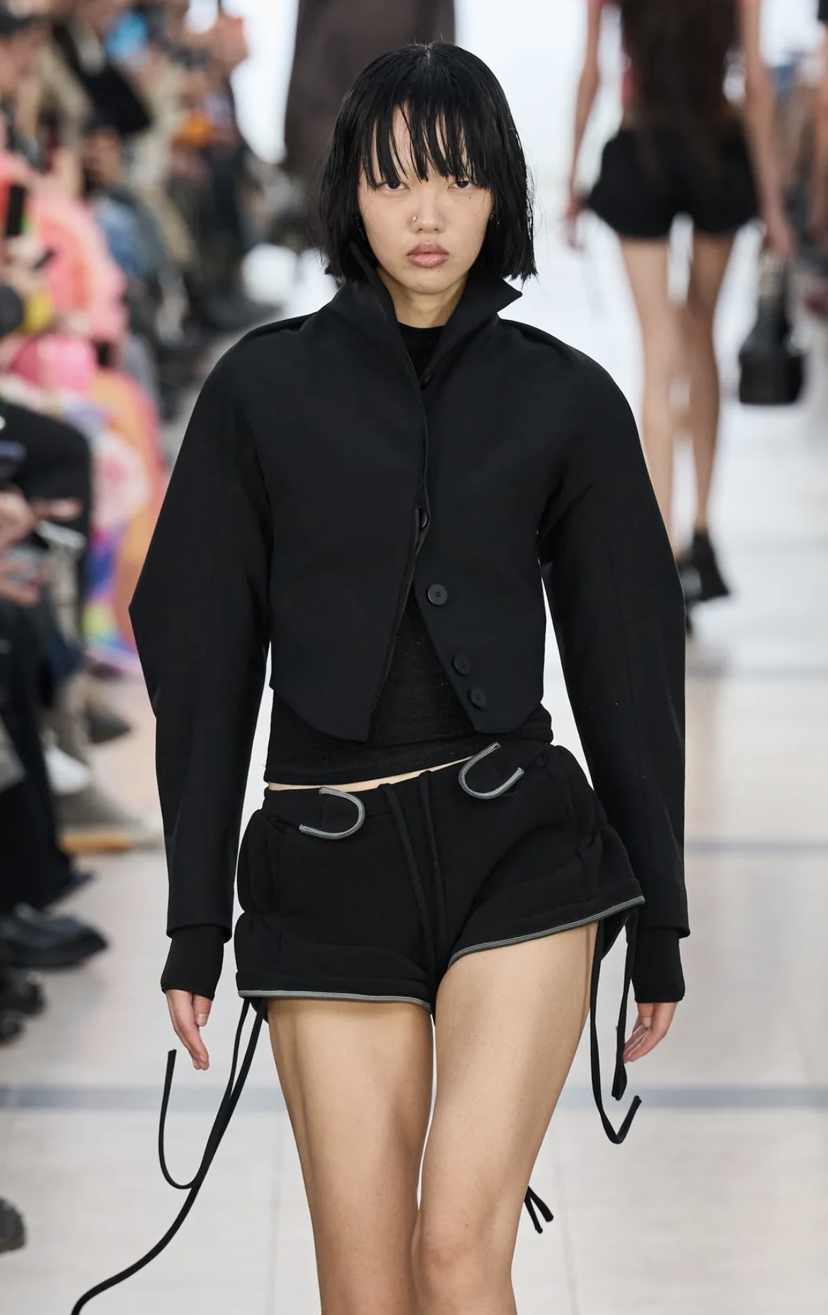 Все оттенки розового и неконвенциональные челки: бьюти-тренды Недели моды в Париже (фото 48)