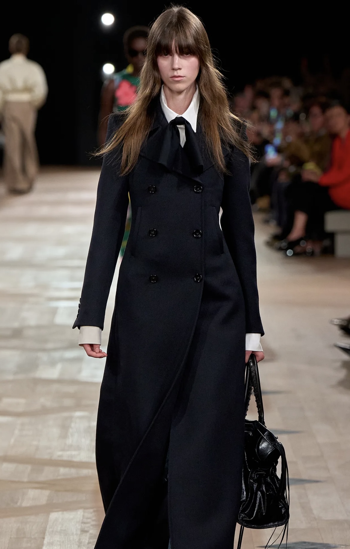 Все оттенки розового и неконвенциональные челки: бьюти-тренды Недели моды в Париже (фото 47)