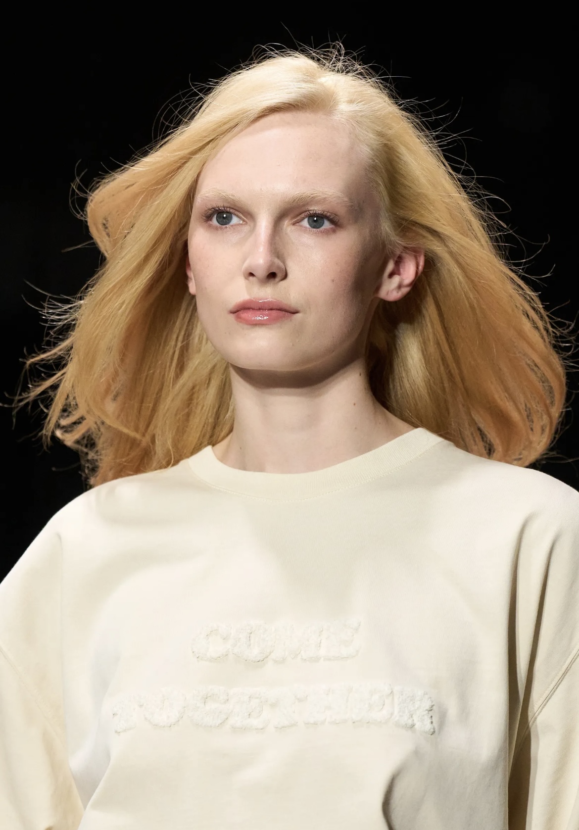 Все оттенки розового и неконвенциональные челки: бьюти-тренды Недели моды в Париже (фото 50)