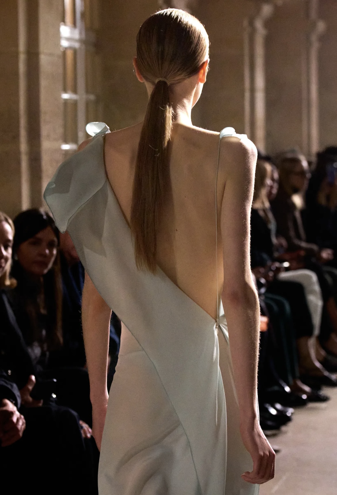 Все оттенки розового и неконвенциональные челки: бьюти-тренды Недели моды в Париже (фото 58)