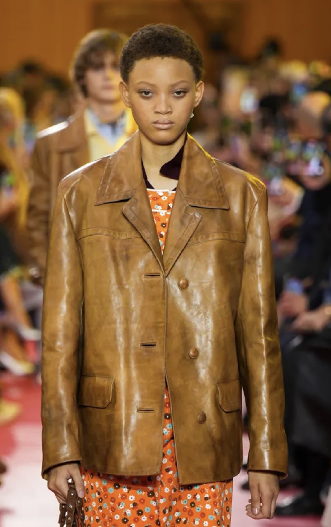 Все оттенки розового и неконвенциональные челки: бьюти-тренды Недели моды в Париже (фото 60)