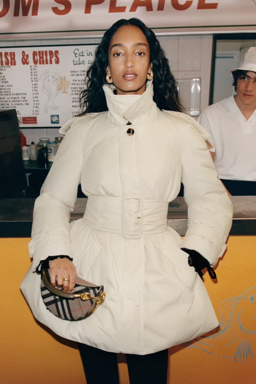 Актриса Оливия Колман стала лицом новой рекламной кампании Burberry (фото 5)