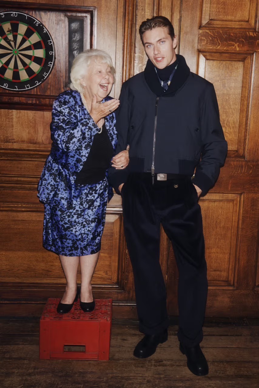 Актриса Оливия Колман стала лицом новой рекламной кампании Burberry (фото 4)