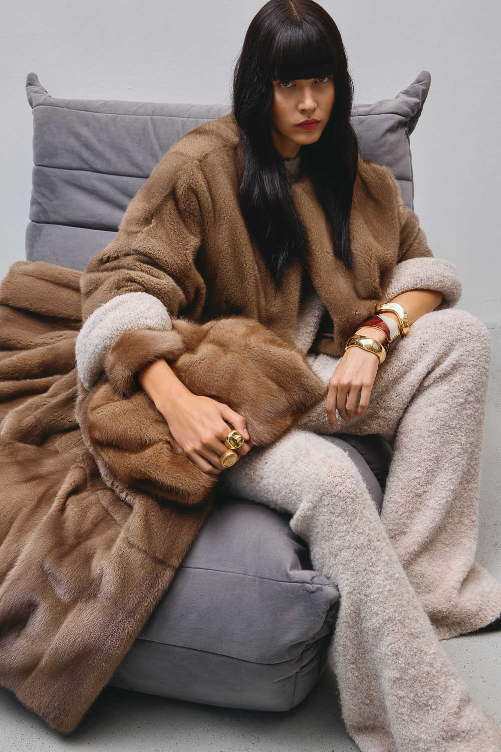 Анорак, бомбер, пончо и пальто без лацканов: 5 трендов верхней одежды с подиумов (фото 9)