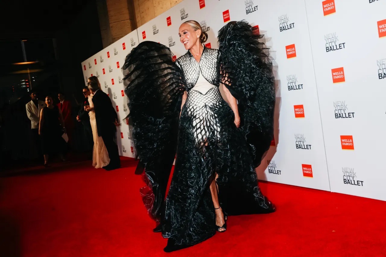 Сара Джессика Паркер посетила ежегодный гала-ужин Нью-Йоркского балета (фото 1)