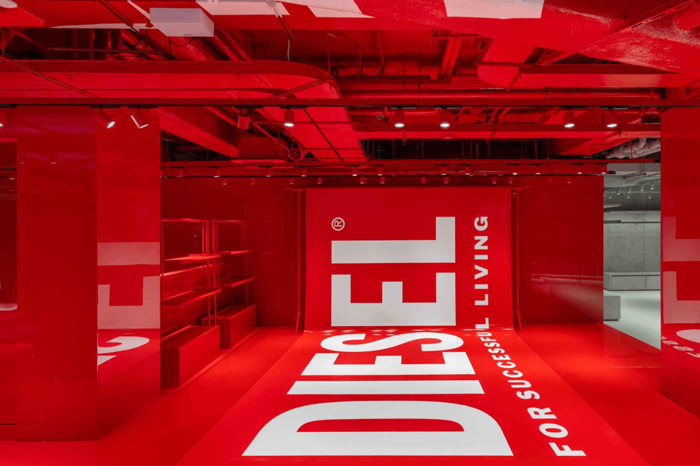 Diesel открыл новый иммерсивный магазин в Берлине (фото 3)