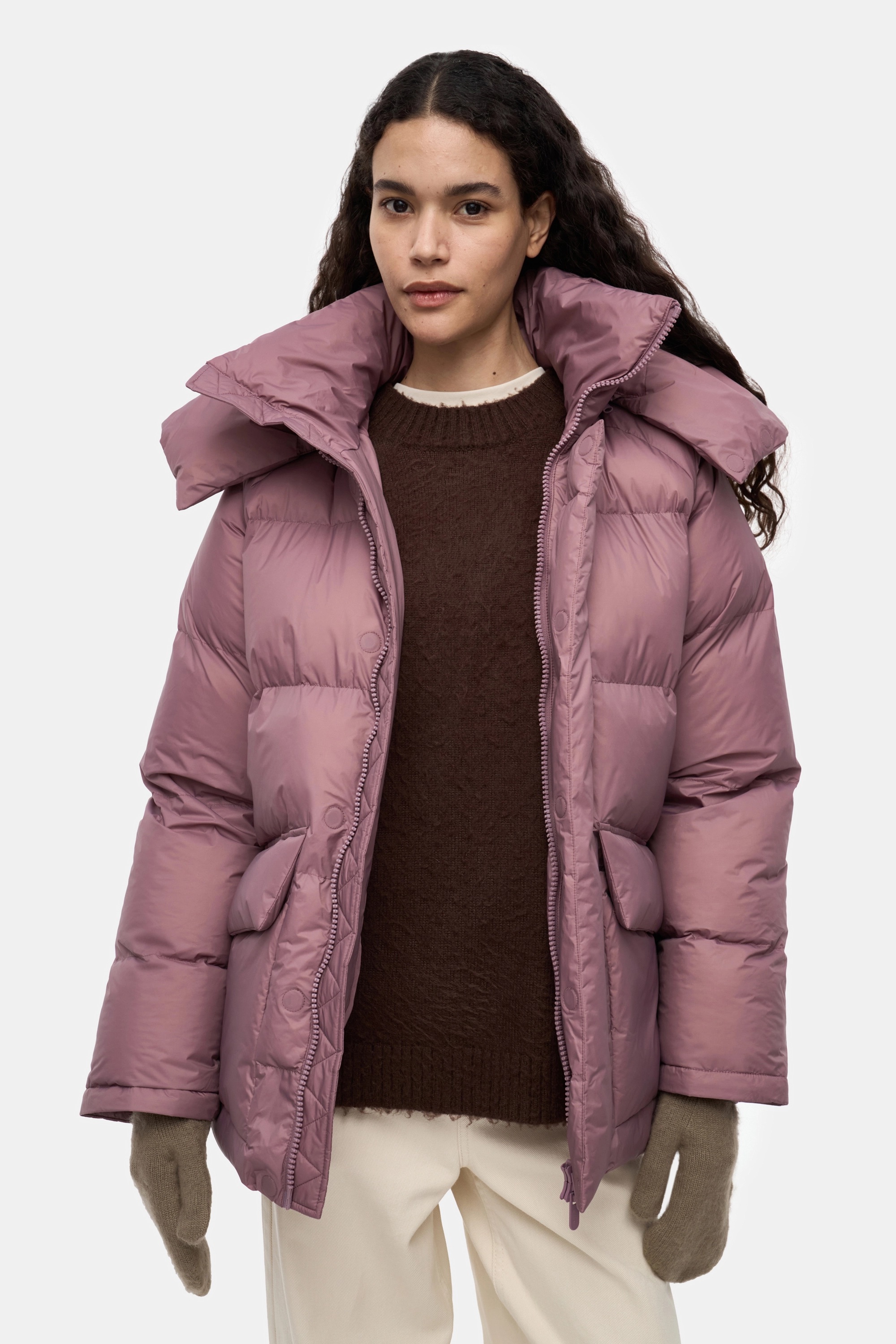 Как одеяло: 30 пуховиков и курток на холодную осень и зиму (фото 10)