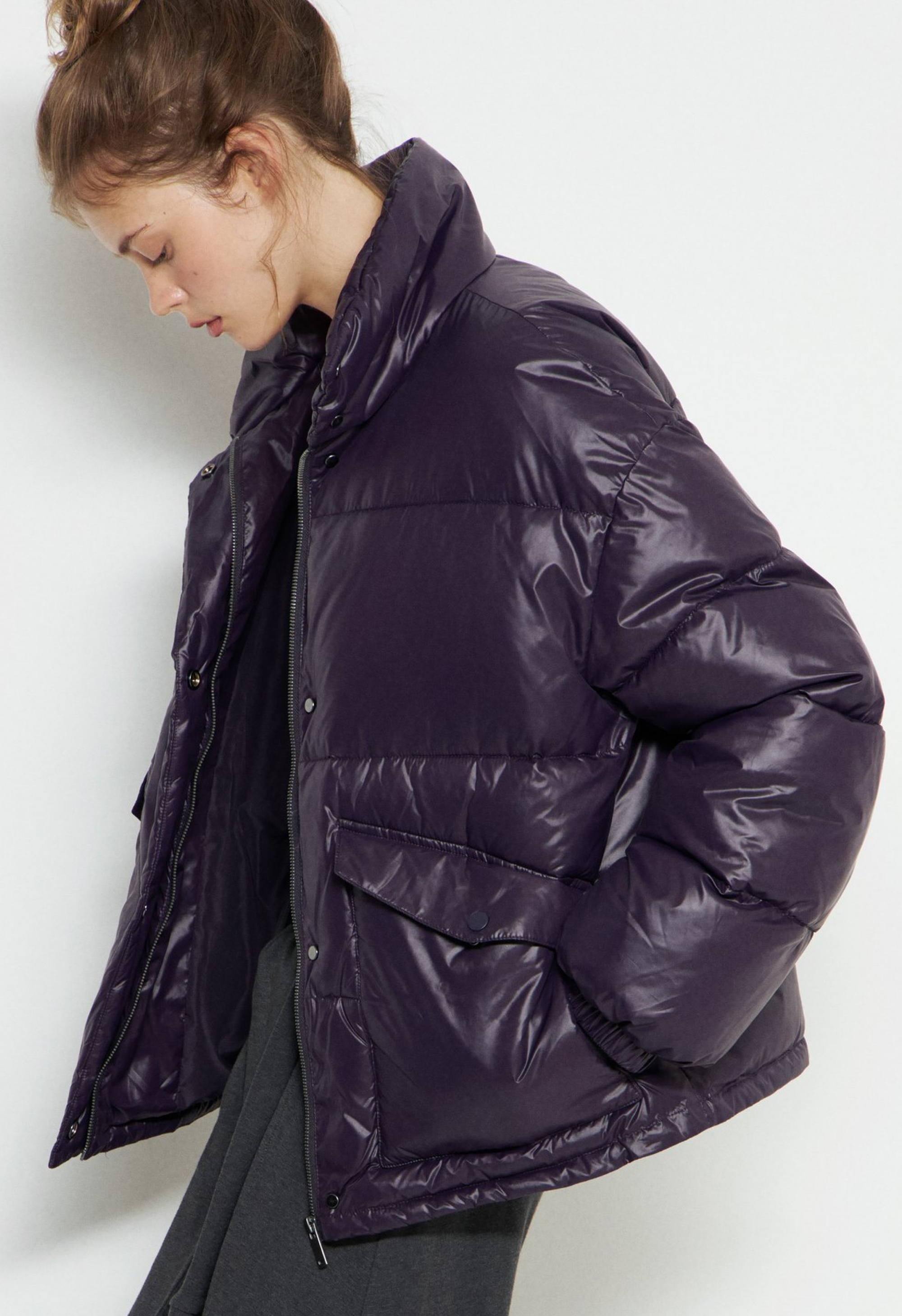 Как одеяло: 30 пуховиков и курток на холодную осень и зиму (фото 19)