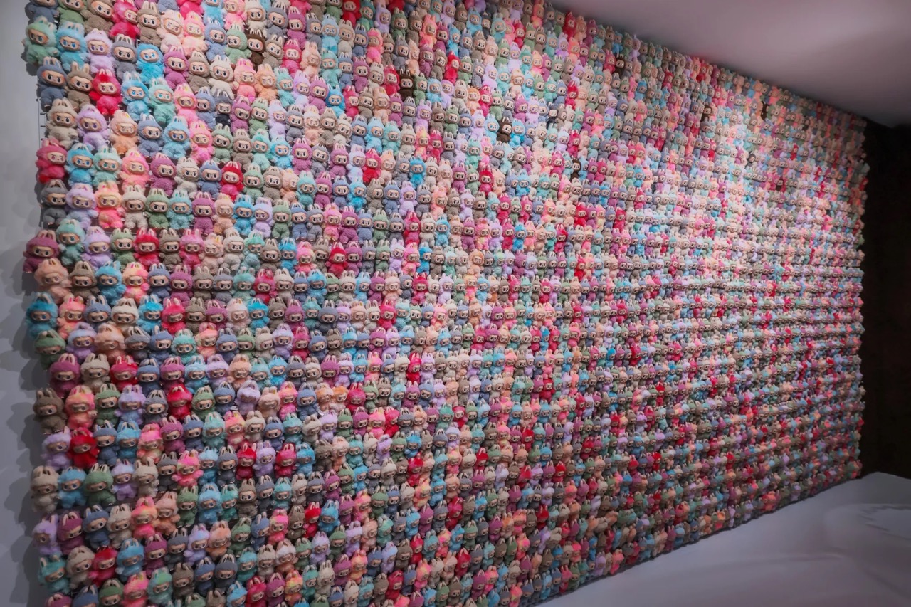 В Шанхае проходит выставка в честь 10-летия лабубу (фото 5)