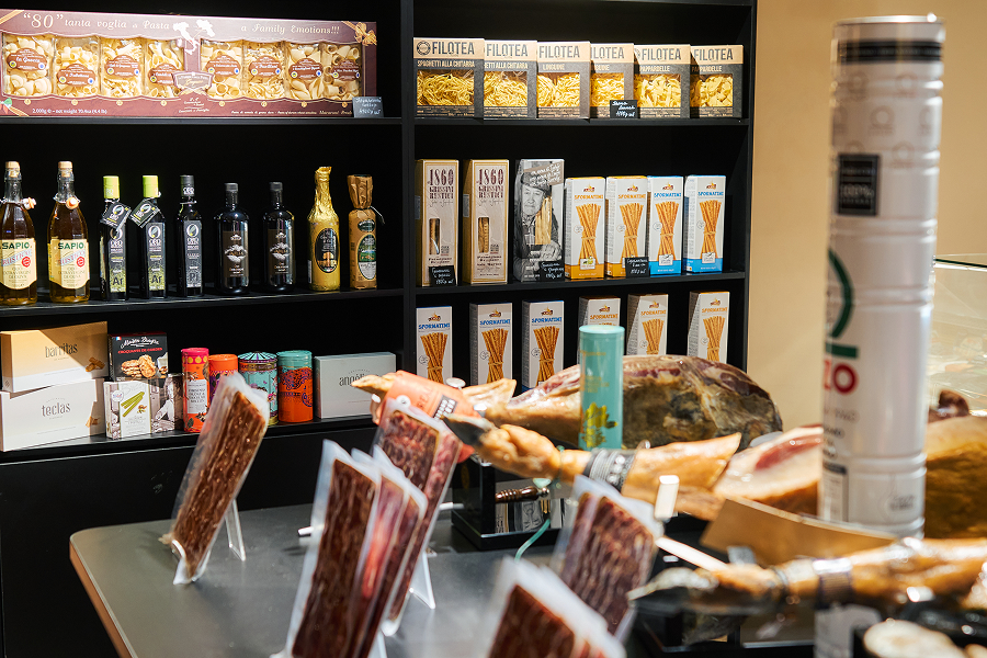 На Новой Риге в Москве открылся новый фудхолл Bazaar (фото 12)