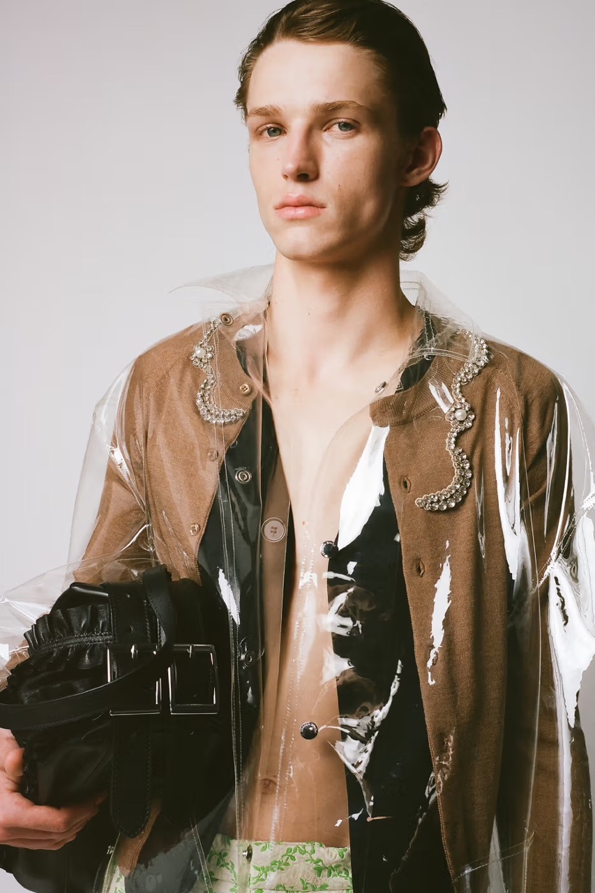 Жаккардовые куртки, тренчи и многослойные поло: Simone Rocha представил лукбук новой мужской коллекции (фото 7)