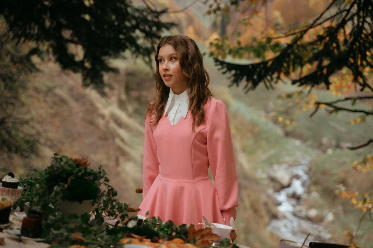 Фильм о съемках мюзикла «Алиса в Стране чудес» с Анной Пересильд выйдет в онлайн-кинотеатре Kion (фото 3)