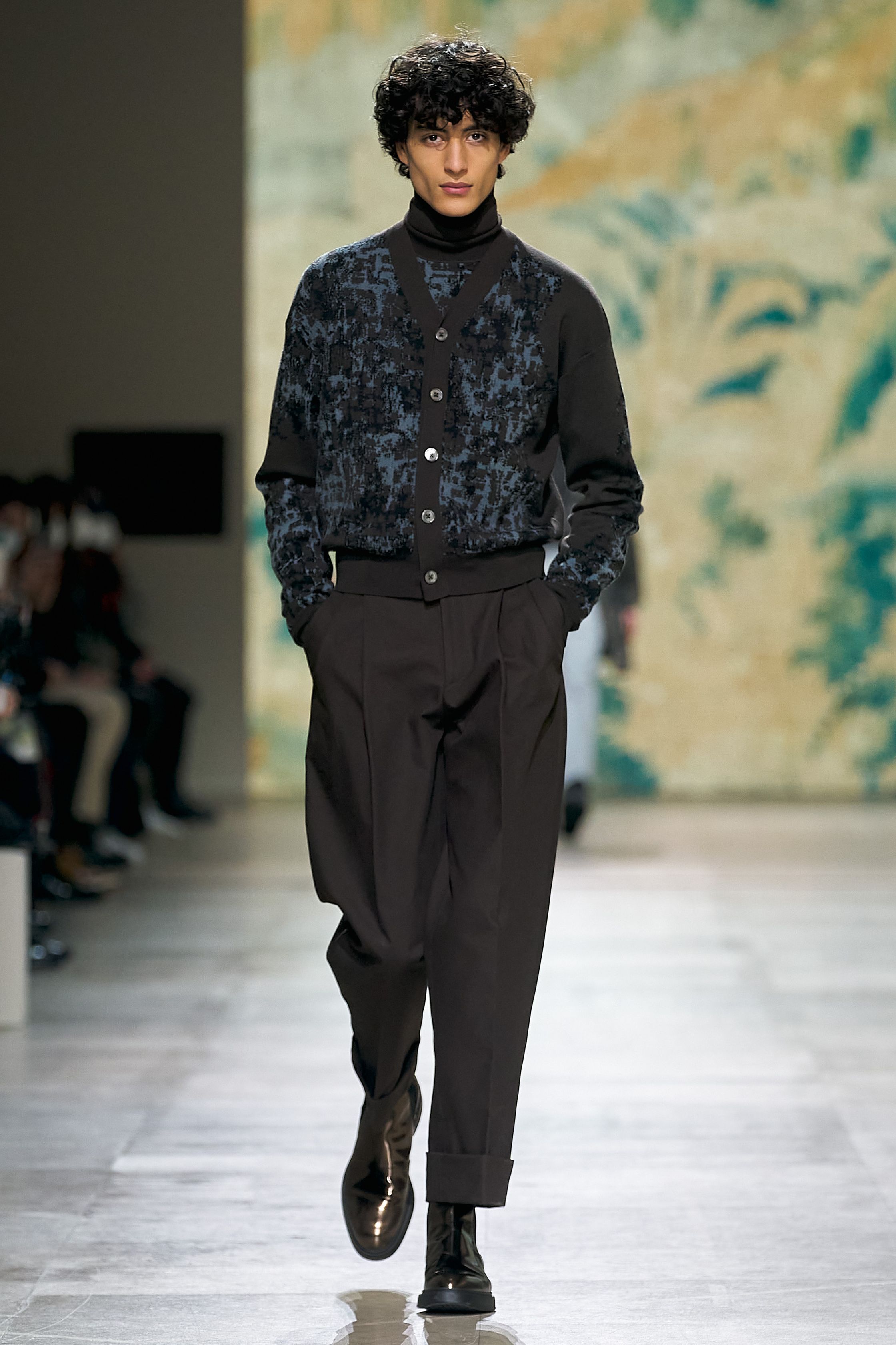 Юмор и сумки как объект желания. За что мы благодарны Вероник Нишанян в мужском Hermes (фото 4)