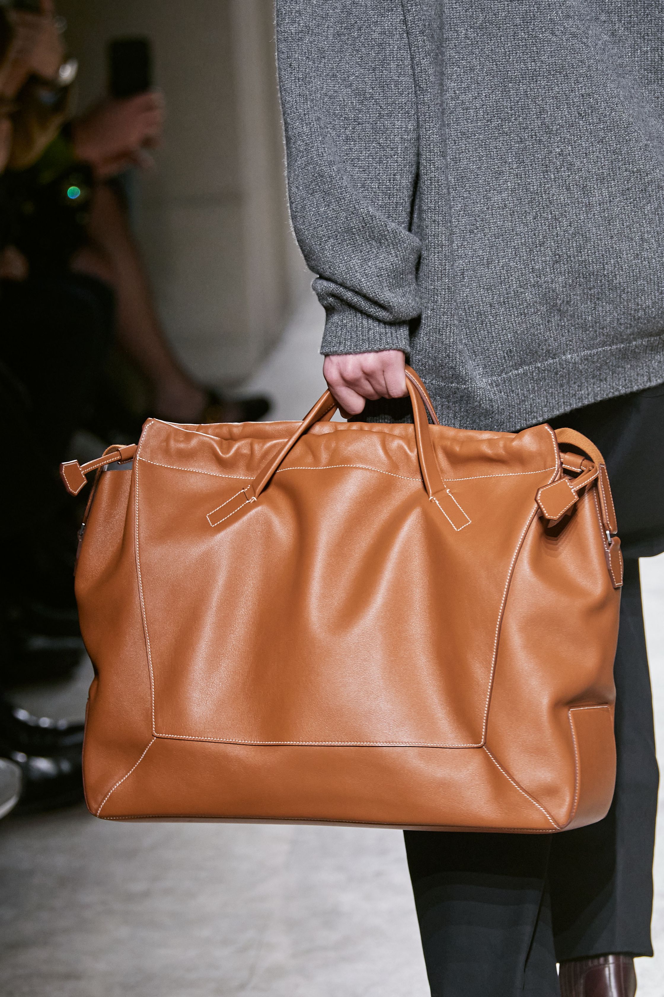 Юмор и сумки как объект желания. За что мы благодарны Вероник Нишанян в мужском Hermes (фото 12)