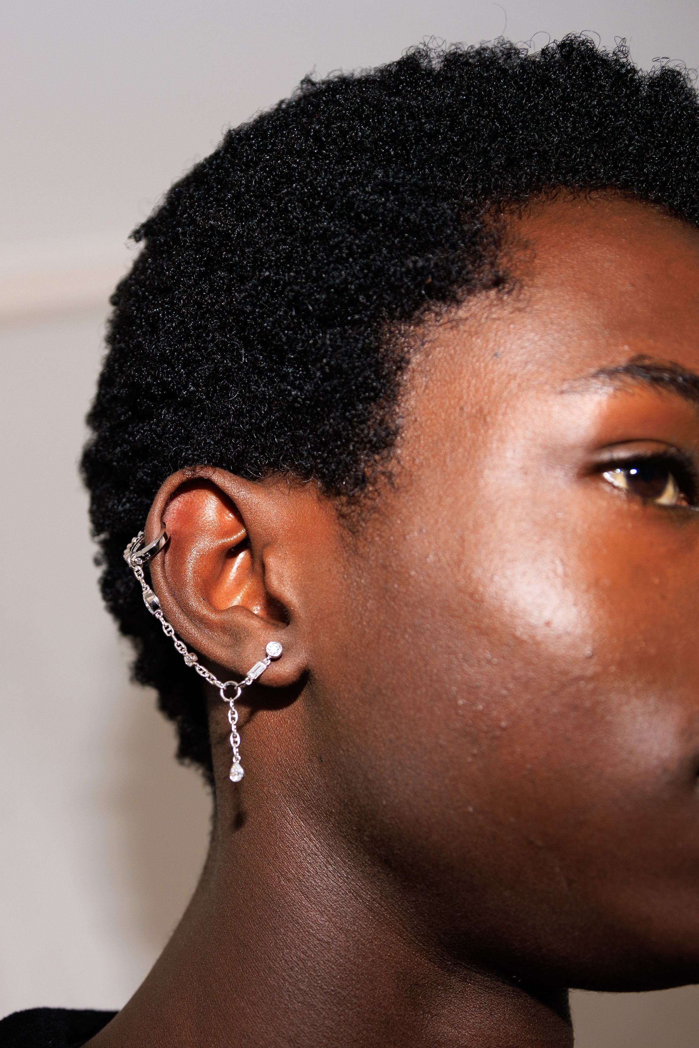 Юмор и сумки как объект желания. За что мы благодарны Вероник Нишанян в мужском Hermes (фото 11)