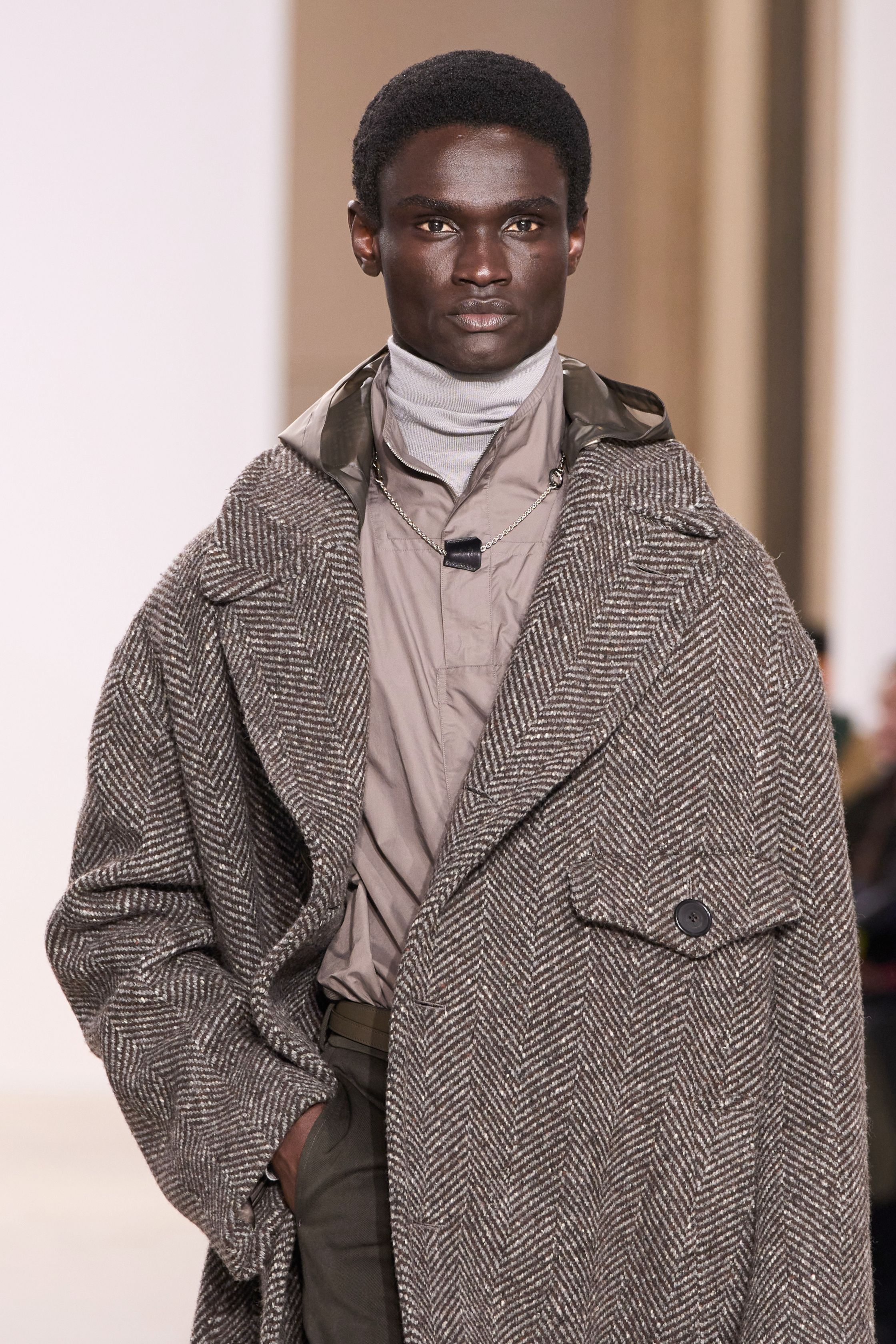 Юмор и сумки как объект желания. За что мы благодарны Вероник Нишанян в мужском Hermes (фото 35)