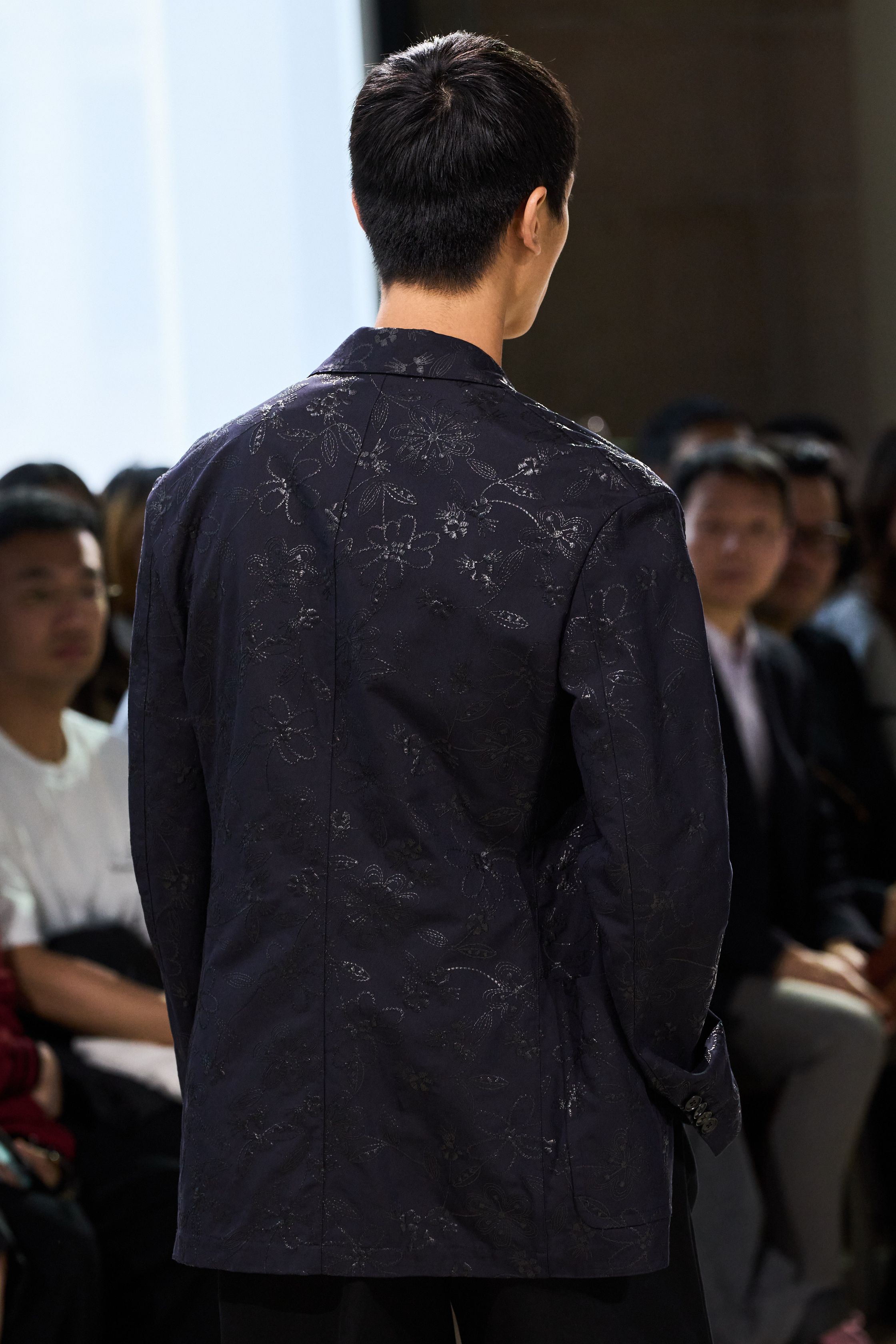 Юмор и сумки как объект желания. За что мы благодарны Вероник Нишанян в мужском Hermes (фото 50)