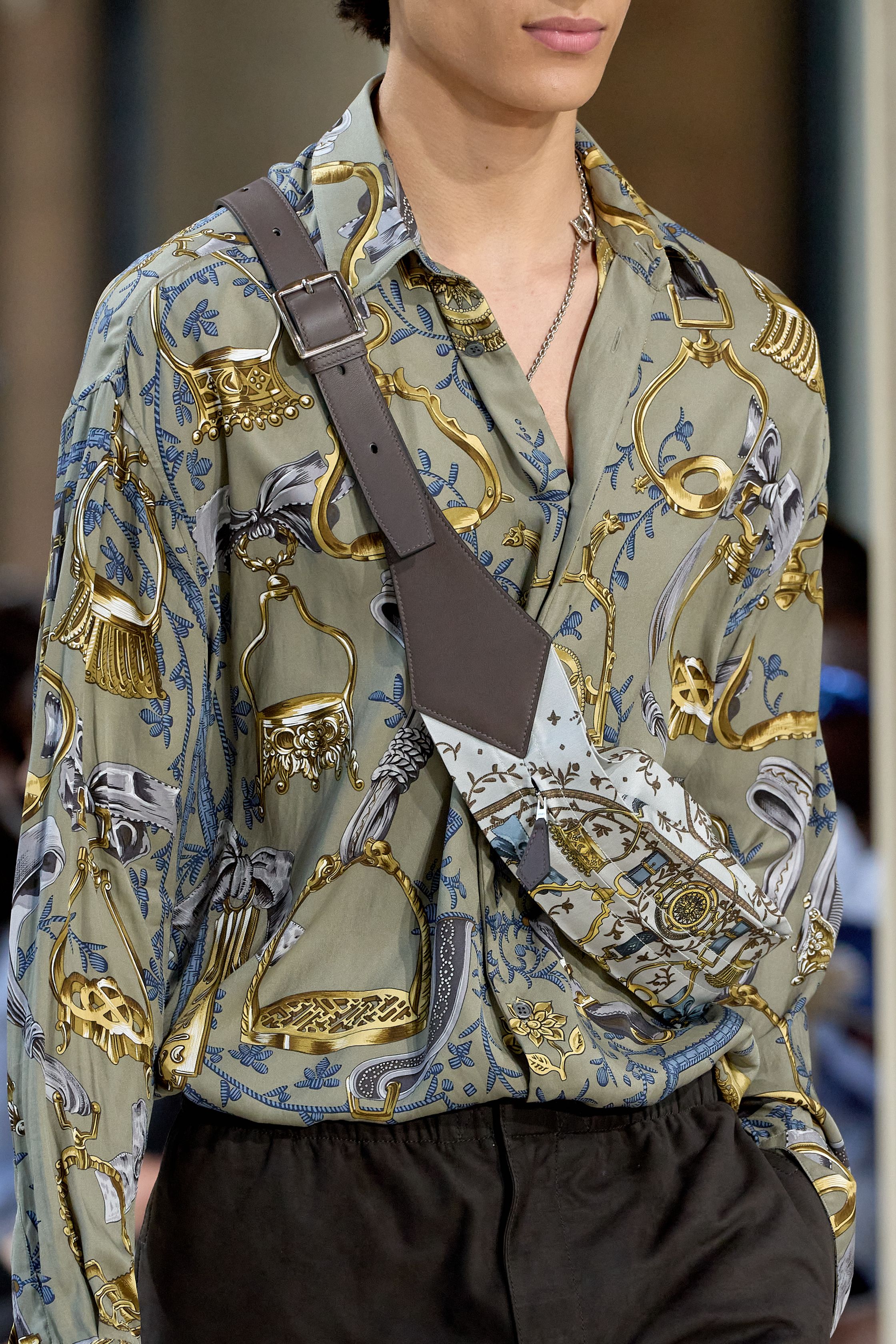 Юмор и сумки как объект желания. За что мы благодарны Вероник Нишанян в мужском Hermes (фото 48)