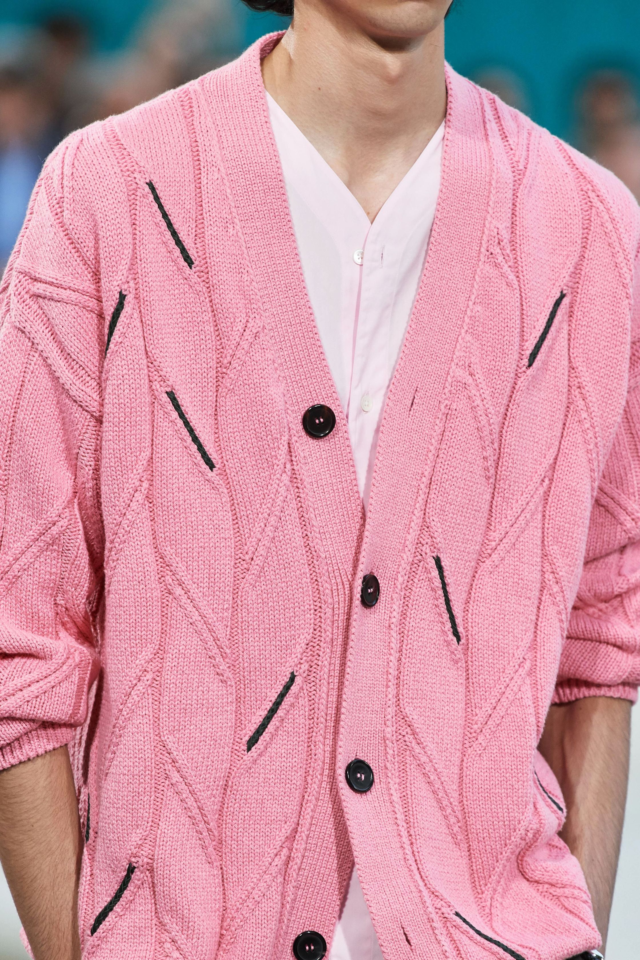 Юмор и сумки как объект желания. За что мы благодарны Вероник Нишанян в мужском Hermes (фото 27)