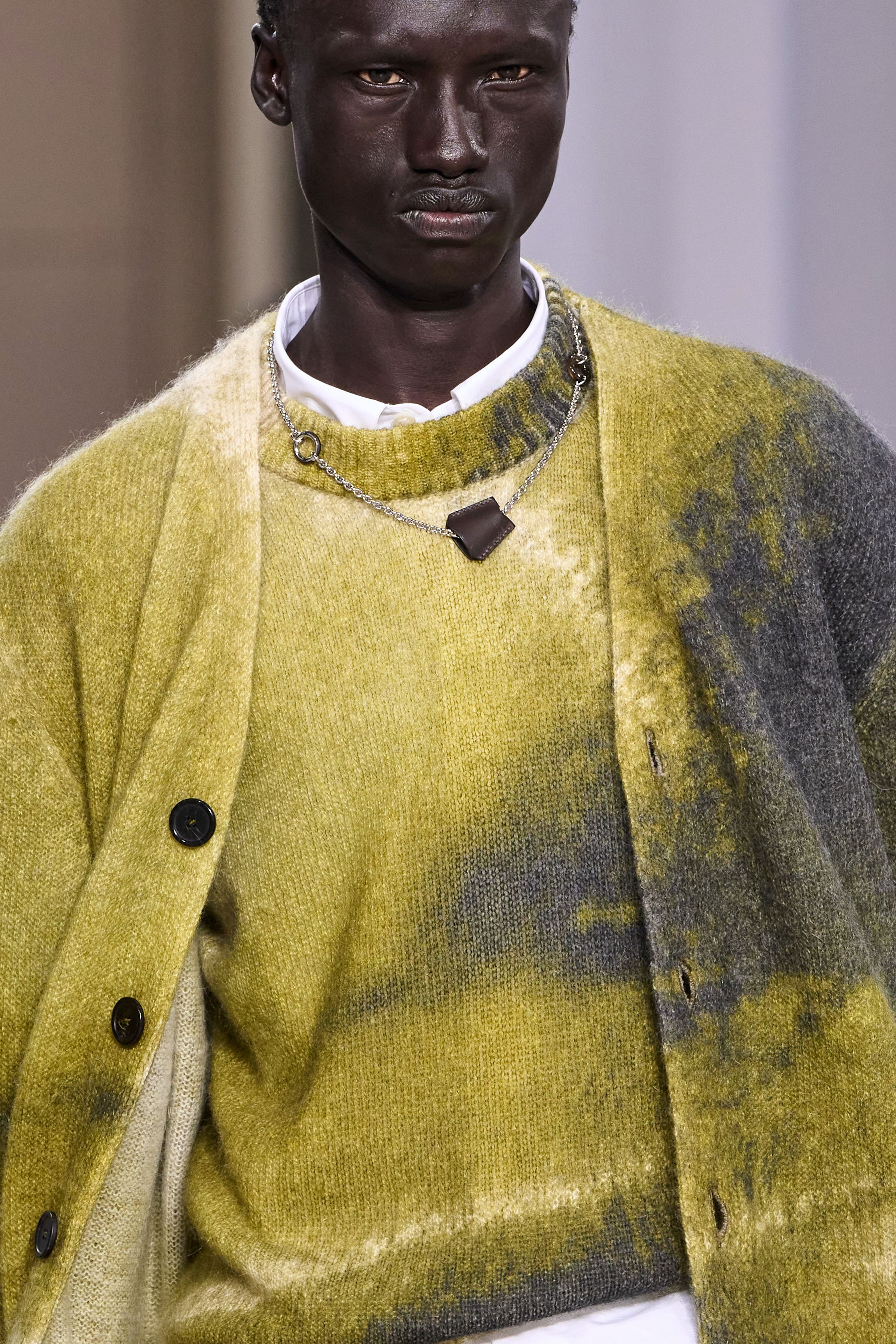 Юмор и сумки как объект желания. За что мы благодарны Вероник Нишанян в мужском Hermes (фото 29)