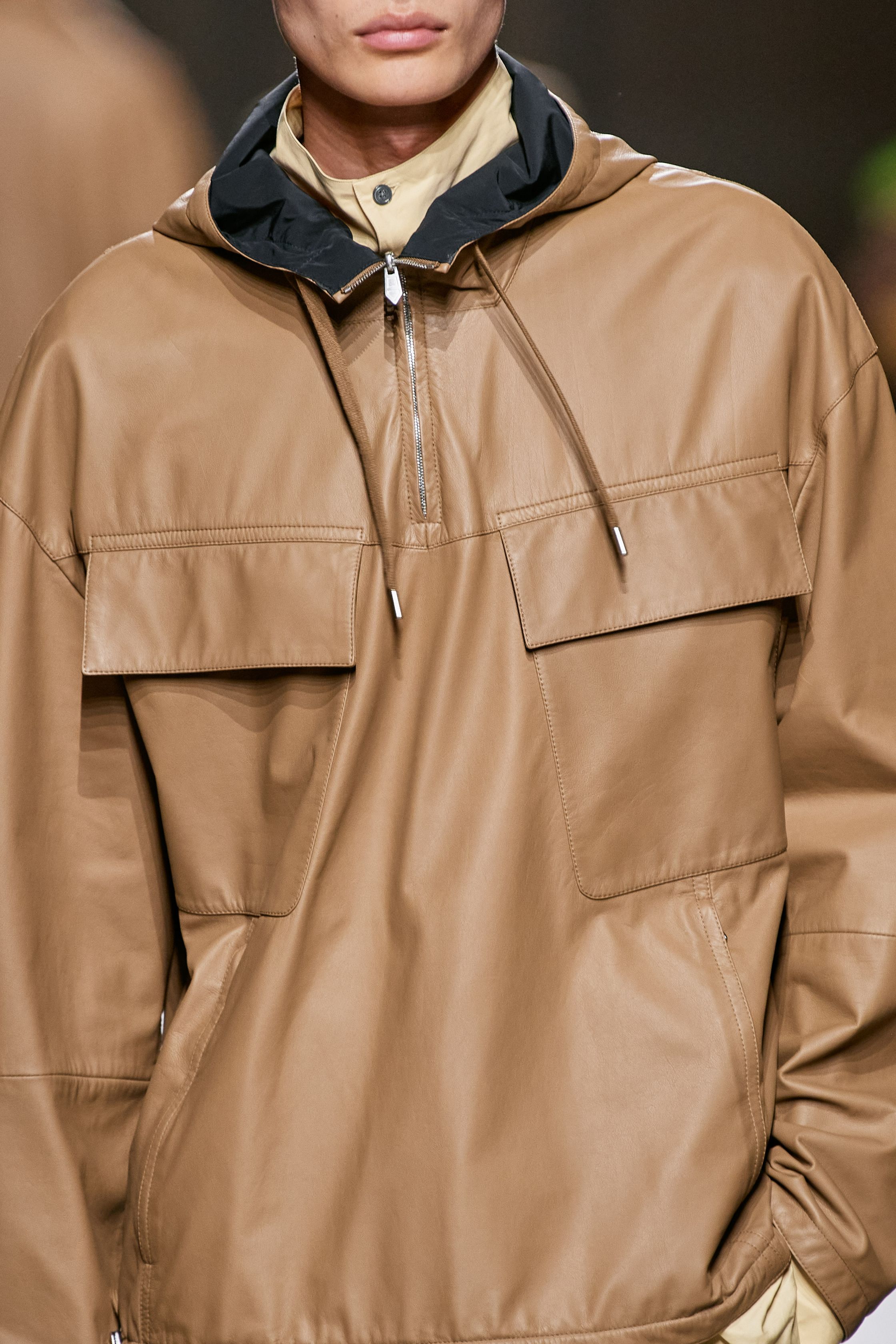 Юмор и сумки как объект желания. За что мы благодарны Вероник Нишанян в мужском Hermes (фото 15)