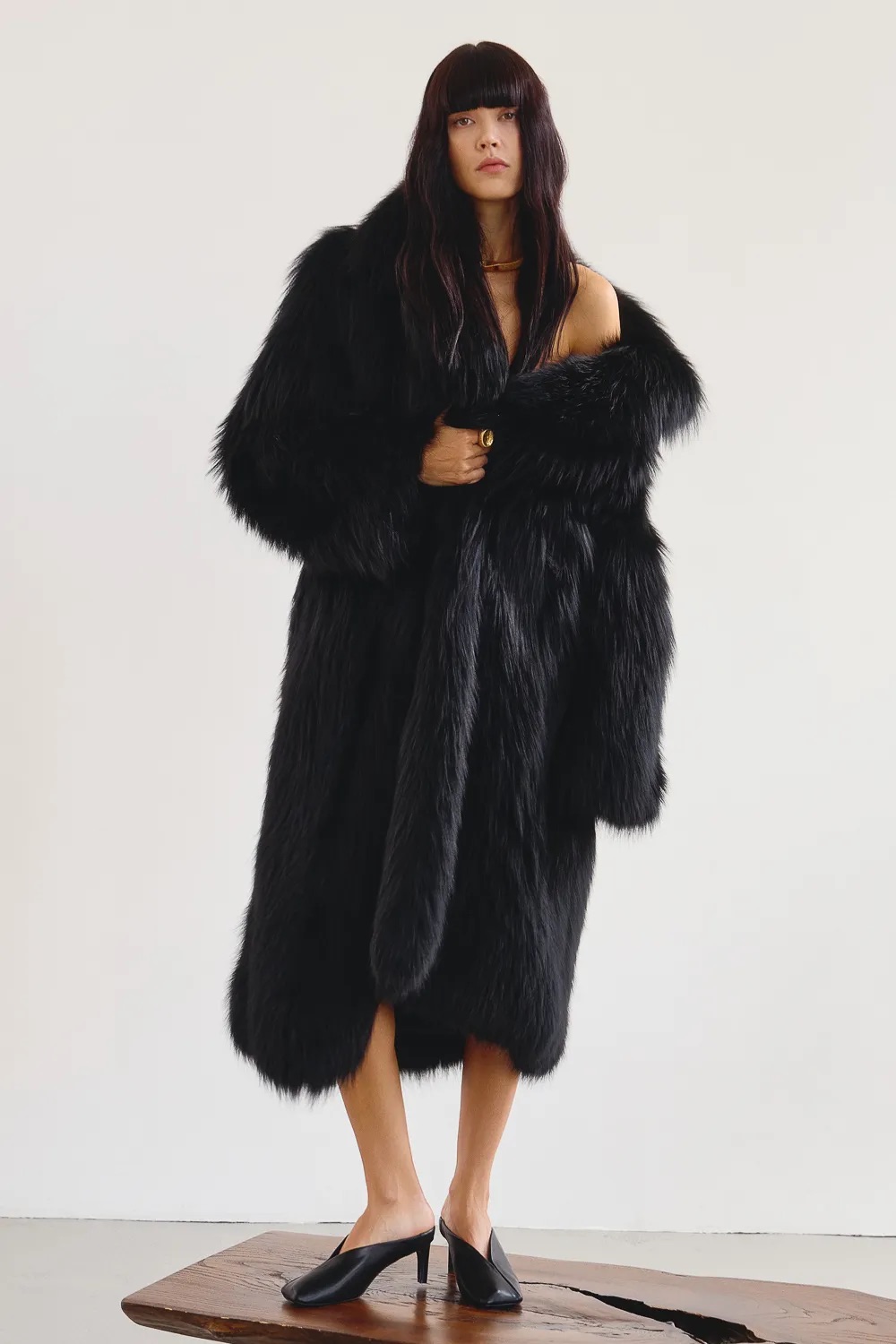 Анорак, бомбер, пончо и пальто без лацканов: 5 трендов верхней одежды с подиумов (фото 3)