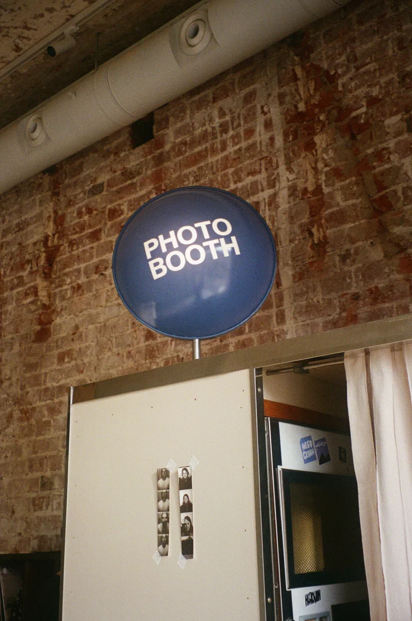 В Москве открывается новая фотостудия Up To You с аналоговой фотобудкой (фото 9)