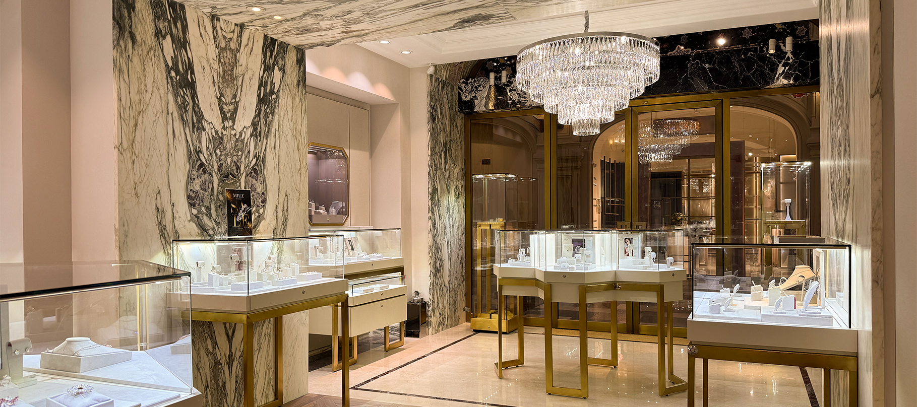 Ювелирный дом Miuz Diamonds представил новую коллекцию в честь 105-летия (фото 2)