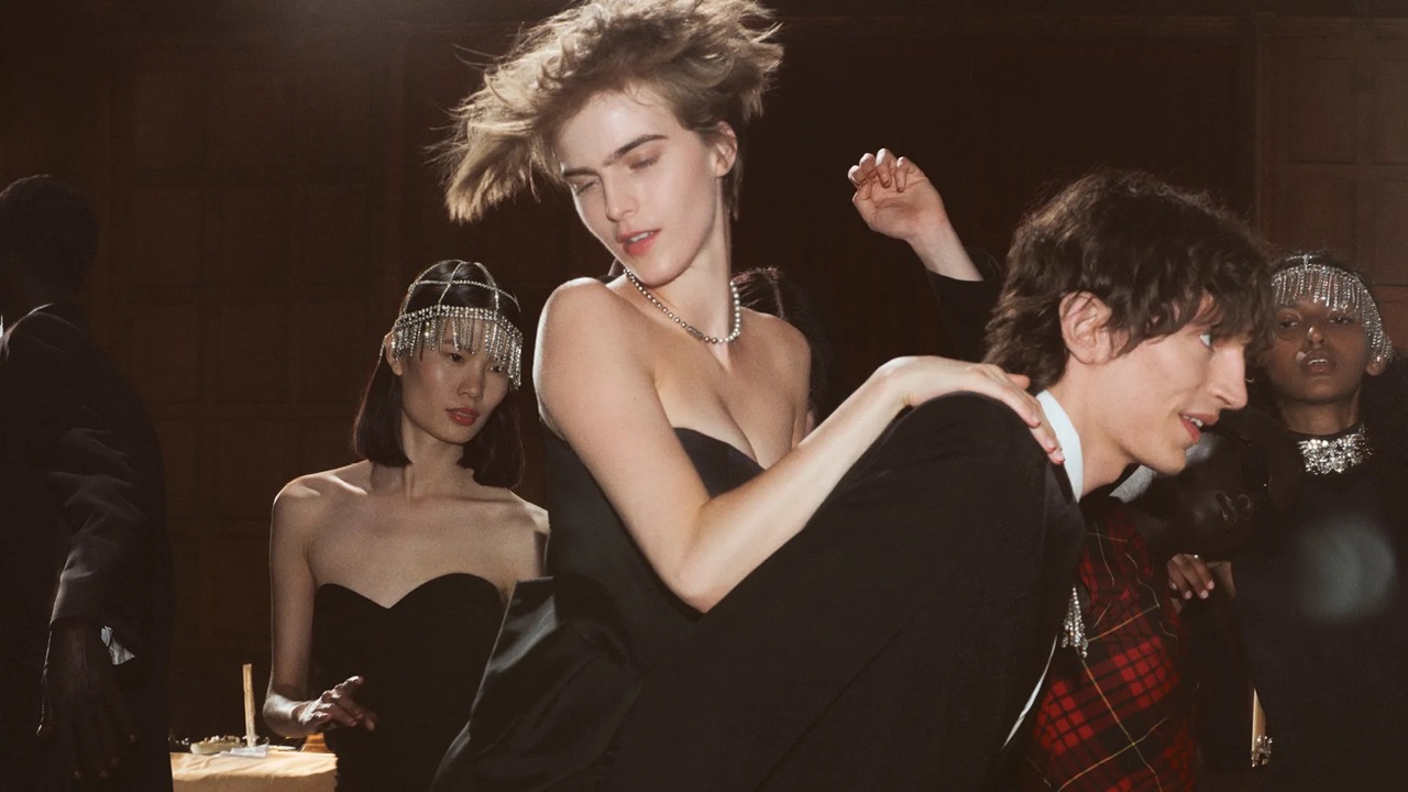 McQueen представил рождественскую рекламную кампанию в стиле ар-деко (фото 4)