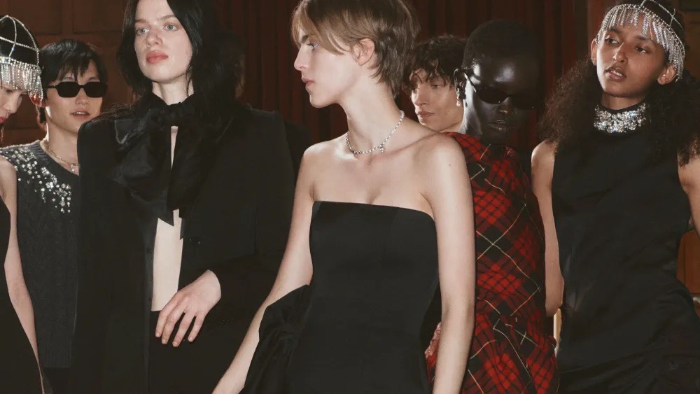 McQueen представил рождественскую рекламную кампанию в стиле ар-деко (фото 3)