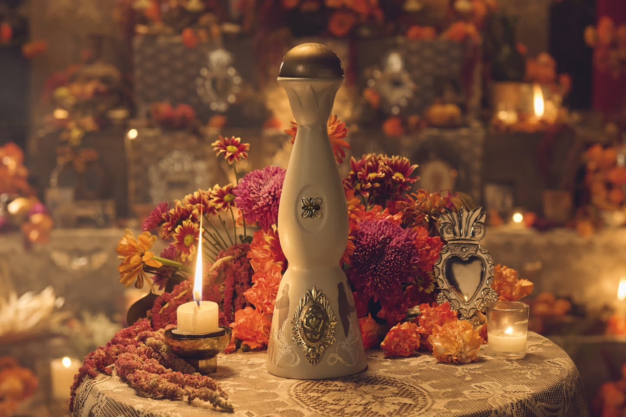 Художница Эрика Ривера создала эксклюзивный дизайн бутылок Clase Azul Mexico (фото 3)