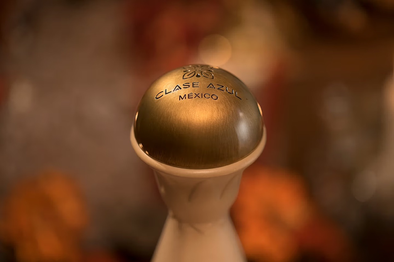 Художница Эрика Ривера создала эксклюзивный дизайн бутылок Clase Azul Mexico (фото 2)