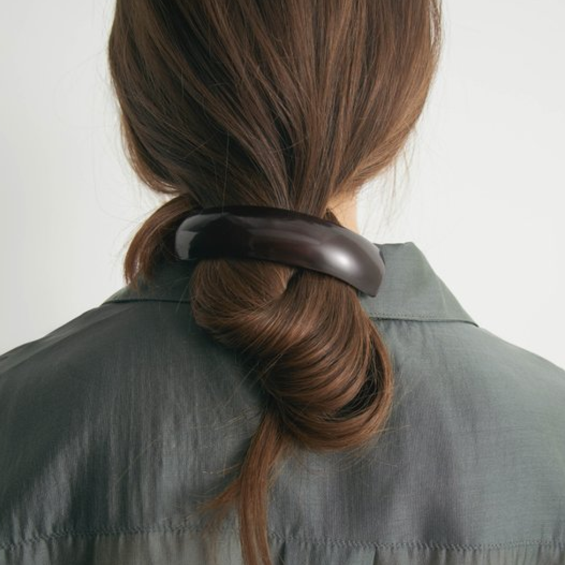 Гребни, шпильки и крабы, как в лукбуке The Row pre-fall 2026 (фото 8)