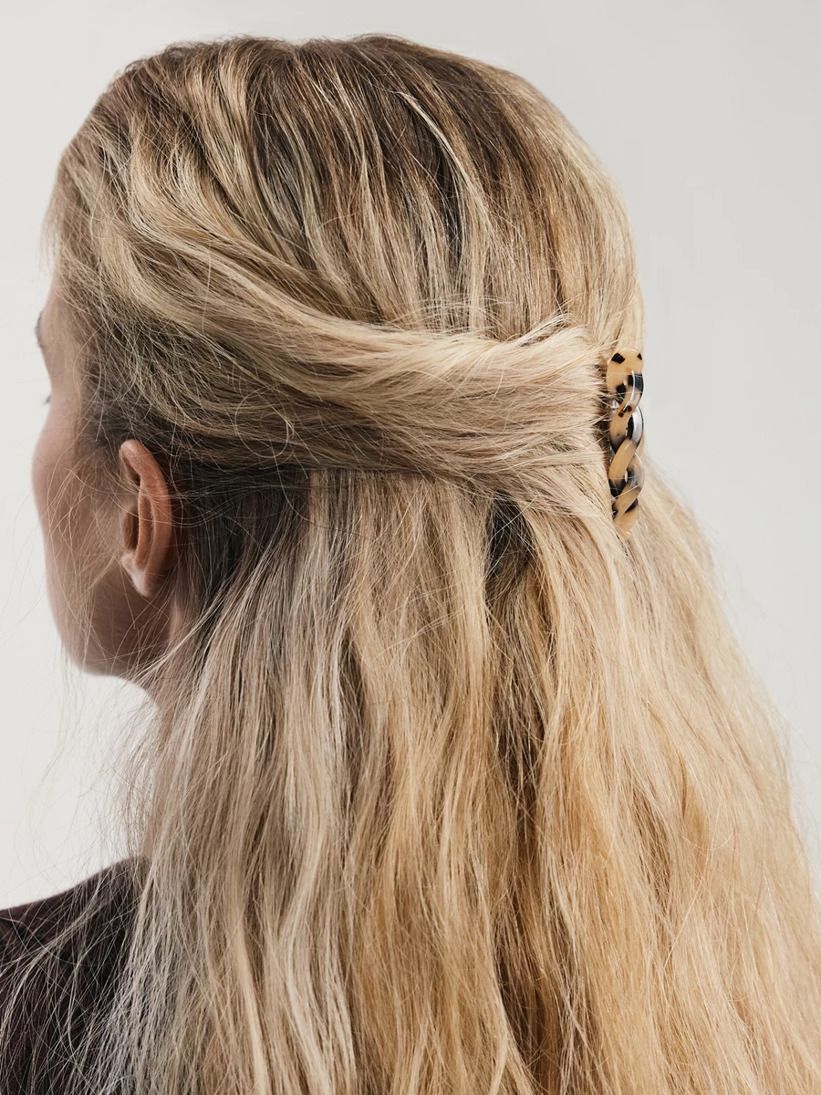 Гребни, шпильки и крабы, как в лукбуке The Row pre-fall 2026 (фото 19)