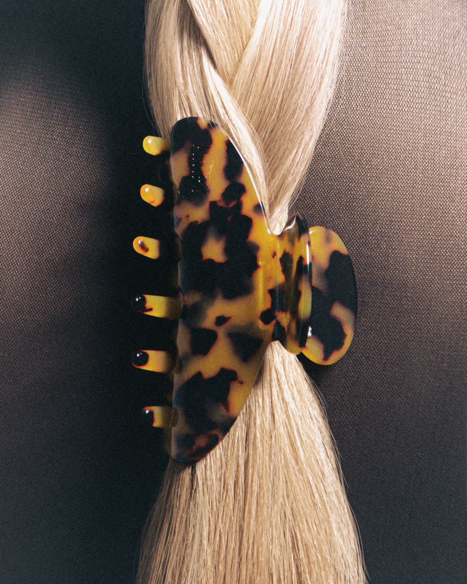 Гребни, шпильки и крабы, как в лукбуке The Row pre-fall 2026 (фото 23)