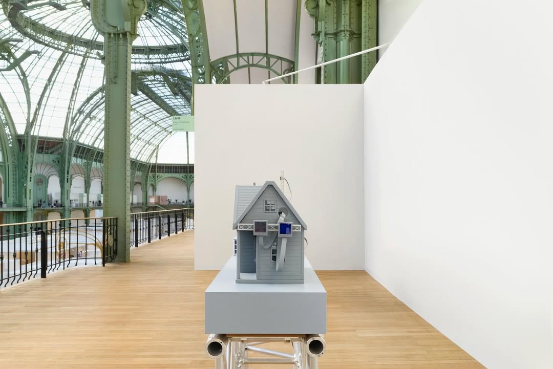 «Тайная вечеря» и коробки из-под шампанского: чем запомнился Art Basel 2025 в Париже (фото 8)