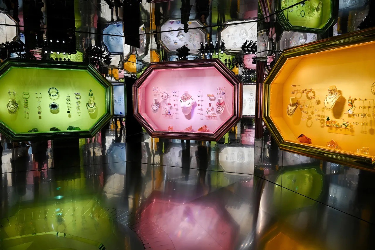 Кайли Дженнер, Алекс Консани и Эмрата посетили открытие новой выставки Swarovski (фото 4)