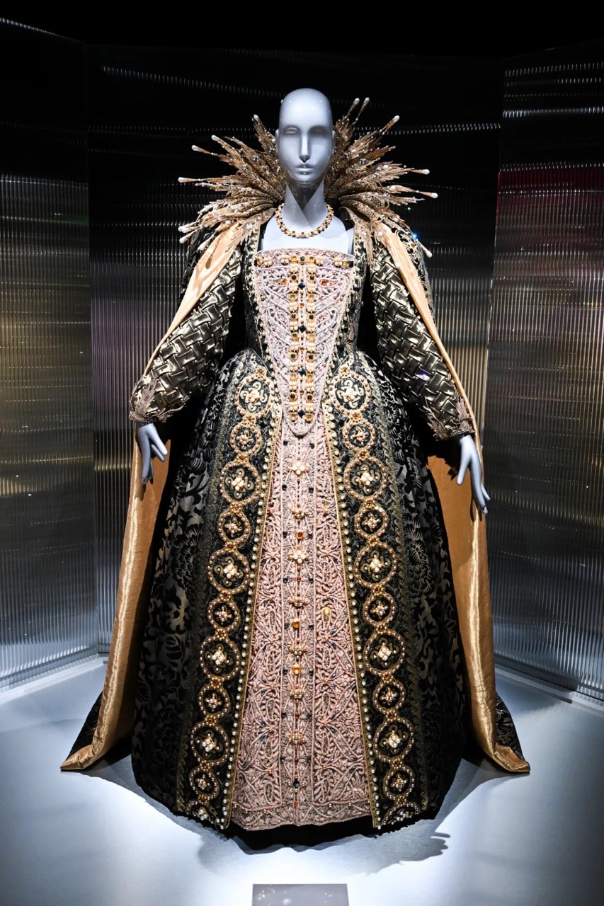 Кайли Дженнер, Алекс Консани и Эмрата посетили открытие новой выставки Swarovski (фото 3)