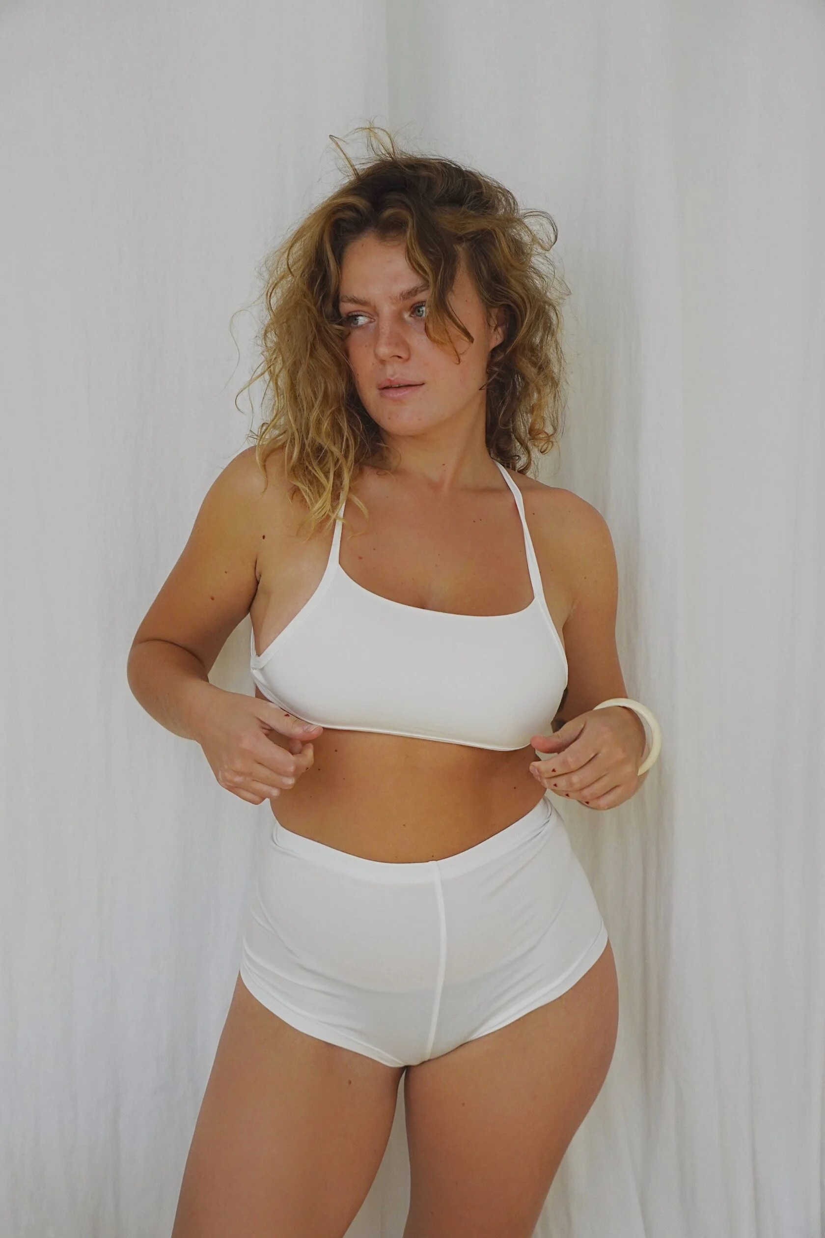 Сила в движении. Одежда и аксессуары для спорта — и все от локальных брендов (фото 14)