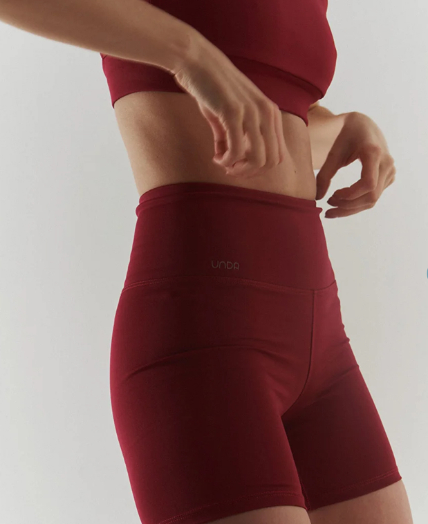 Сила в движении. Одежда и аксессуары для спорта — и все от локальных брендов (фото 20)