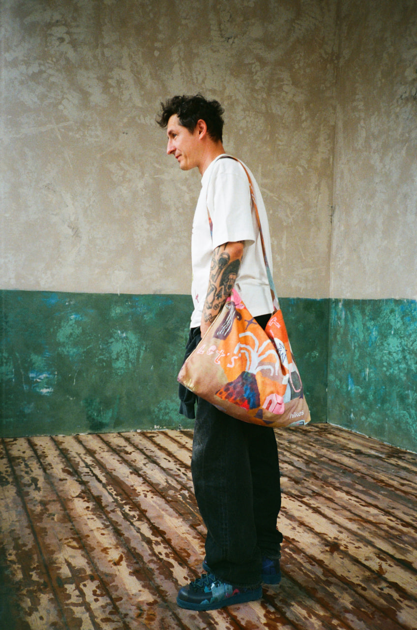 Бренд Hikes и художник Илья Кутобой выпустили коллаборацию (фото 3)