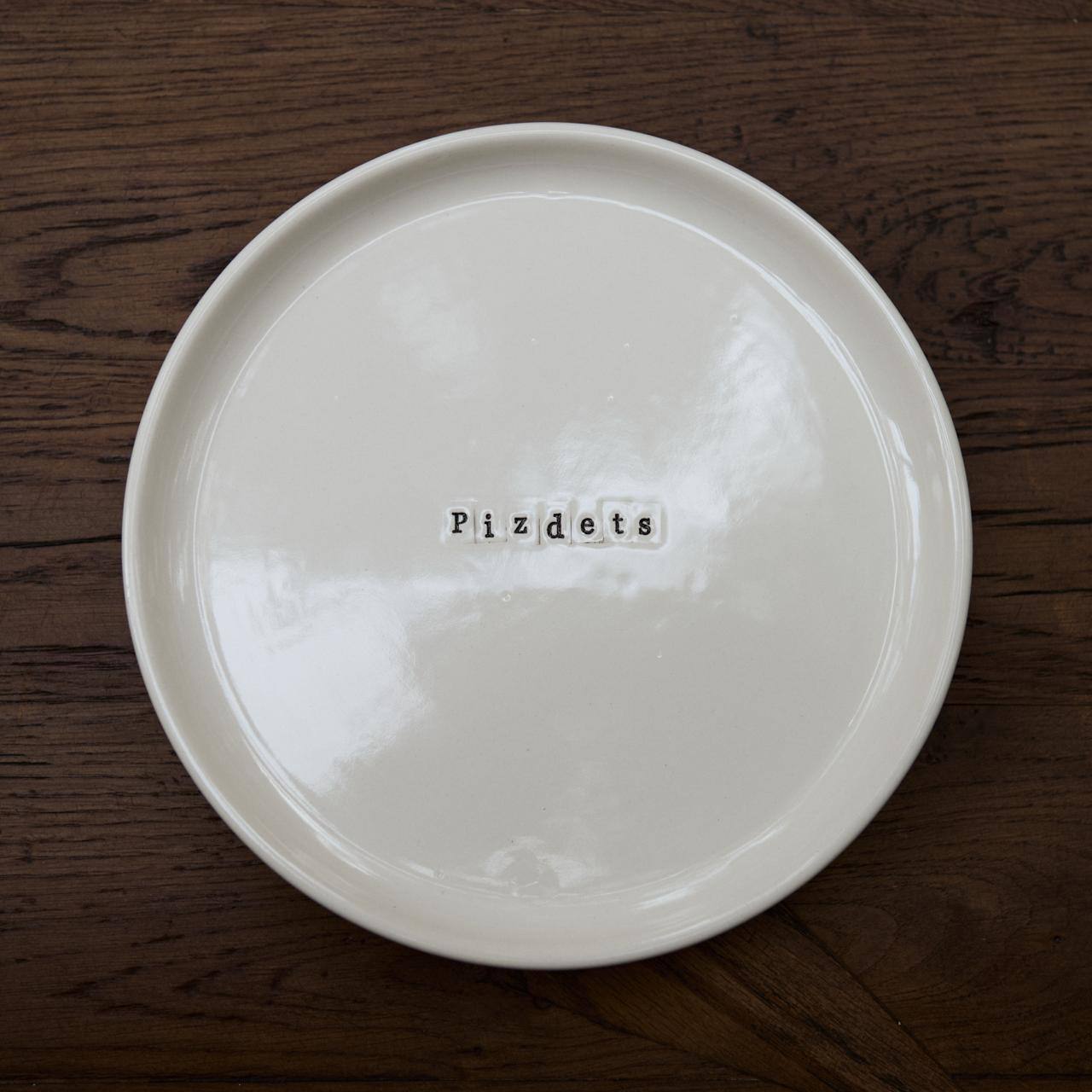 Экс-главред Vogue Russia Алена Долецкая представила серию керамики (фото 1)