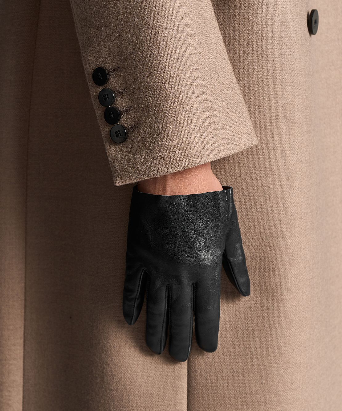 Шкурки, палантины и гиперобъемные шубы: как и с чем носить мех зимой 2025 (фото 7)