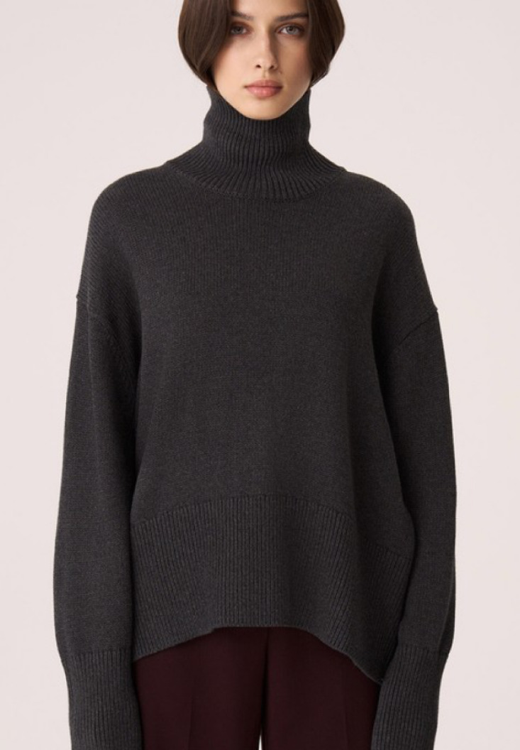 Шкурки, палантины и гиперобъемные шубы: как и с чем носить мех зимой 2025 (фото 30)